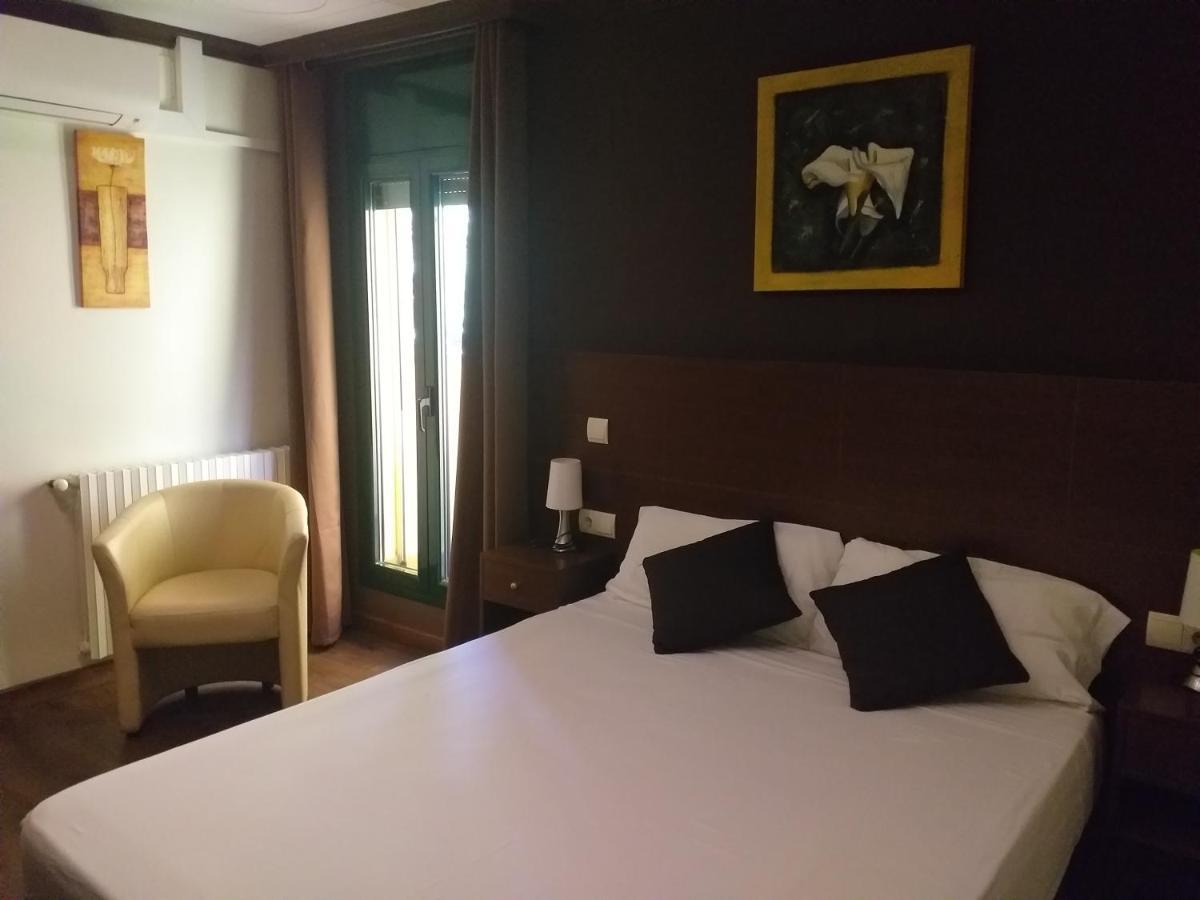 Hostal Sant Marcal Amer Экстерьер фото